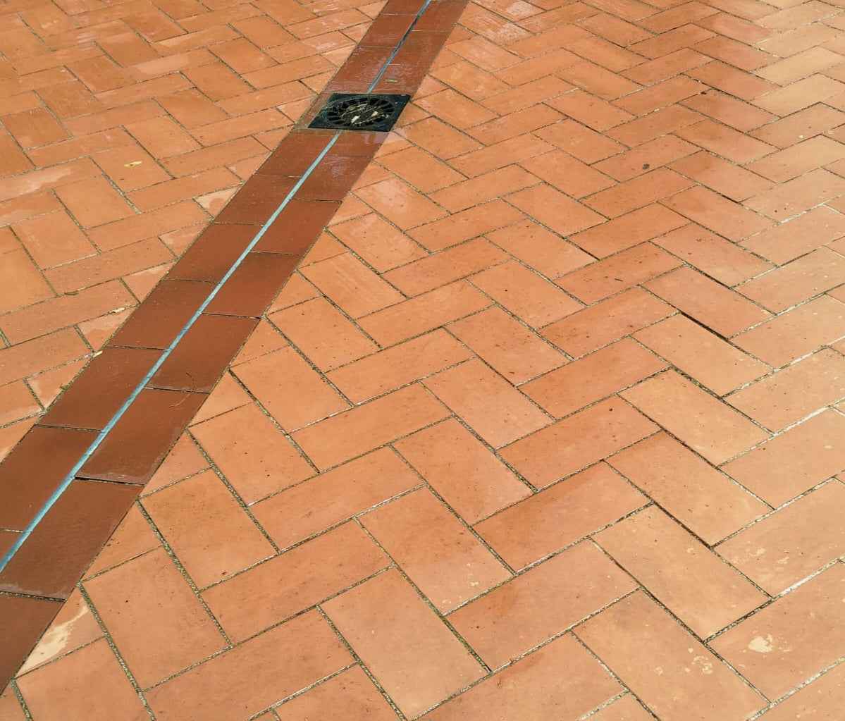 Limpieza de Suelos de adoquines Barcelona